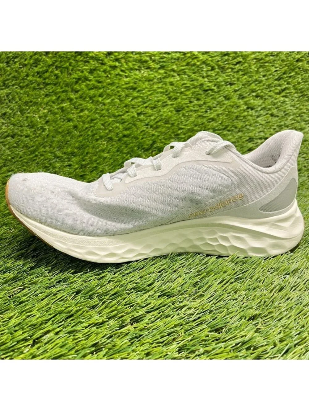 New Balance Fresh Foam Arishi v4 Womens Size 8 Gray White Running Shoes Sneakers